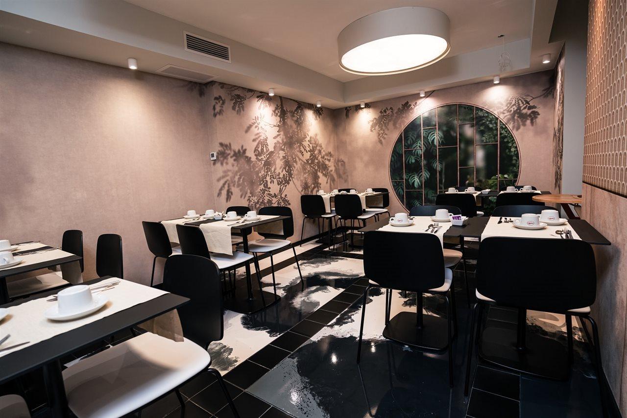 Univers Hotel 4*