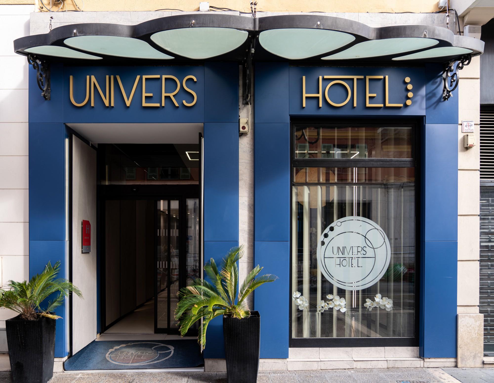 Univers 4*