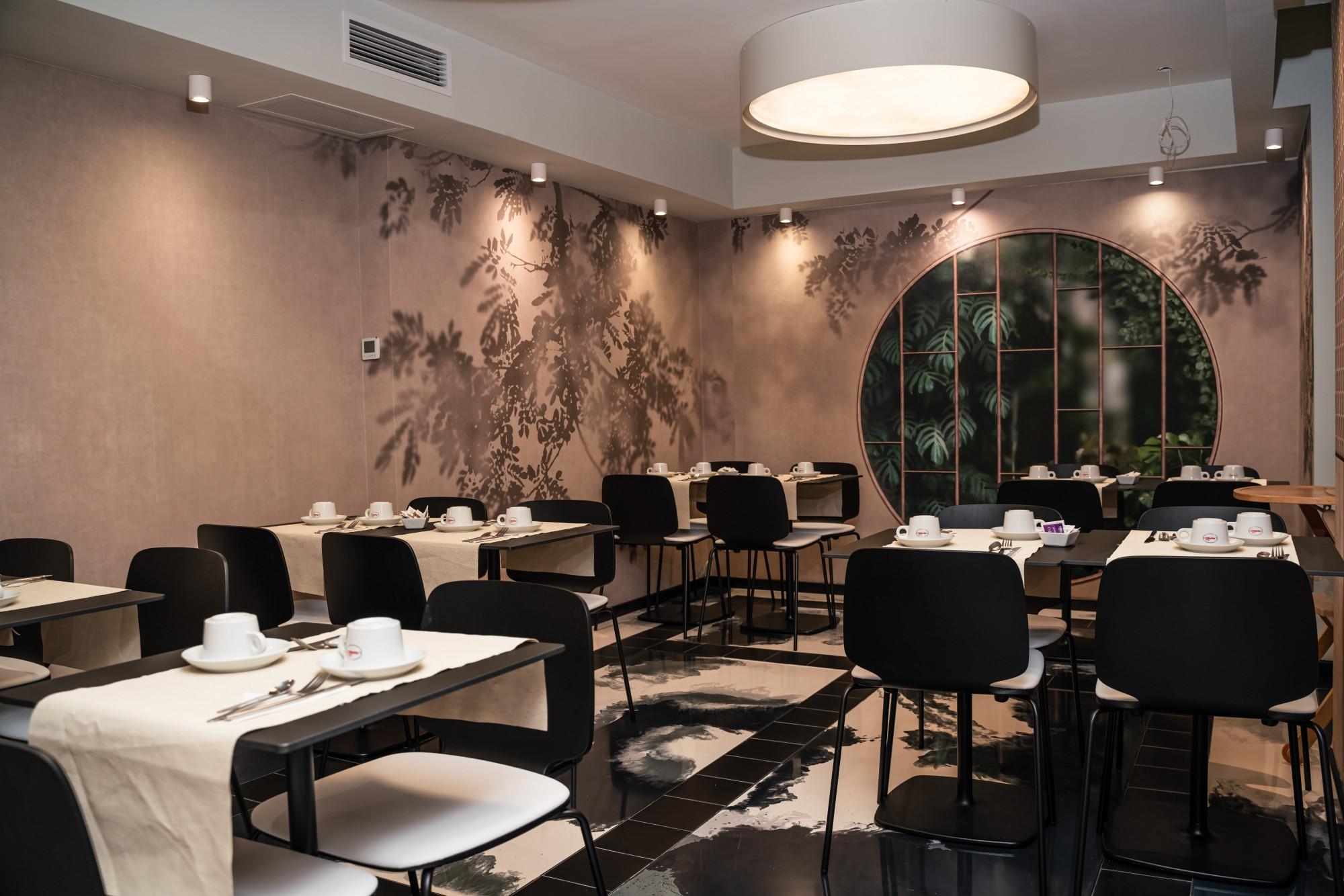Univers Hotel 4*