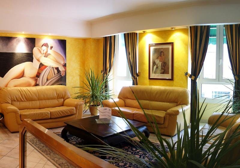 Univers Hotel 4*