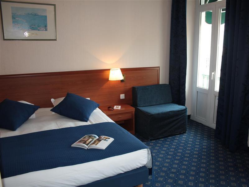 Univers Hotel 4*