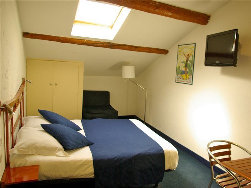 Univers Hotel 4*